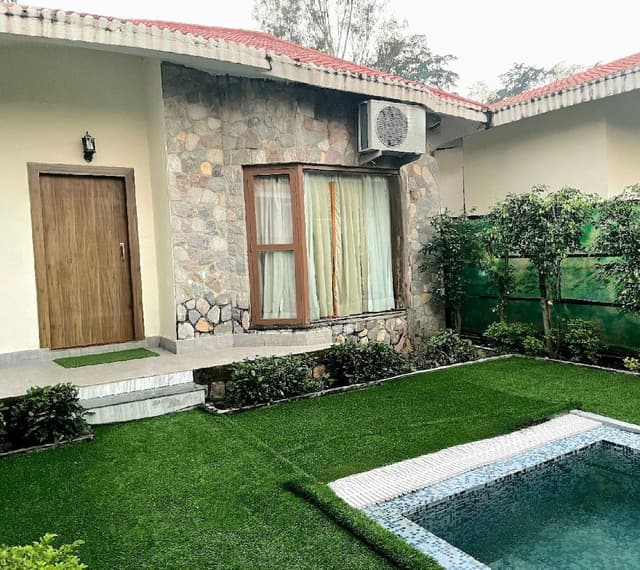 Cottage with Plunge Pool