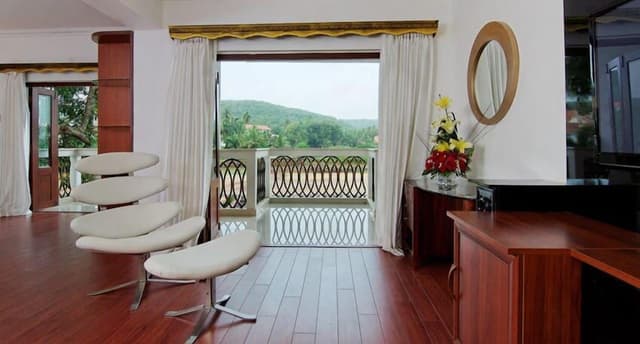 Suite, Garden View