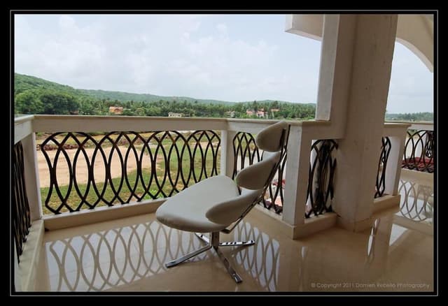 Suite, Pool View