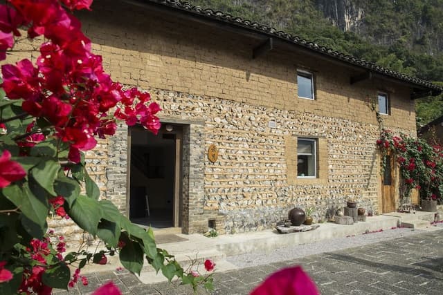 Family House, Multiple Bedrooms, Courtyard Area