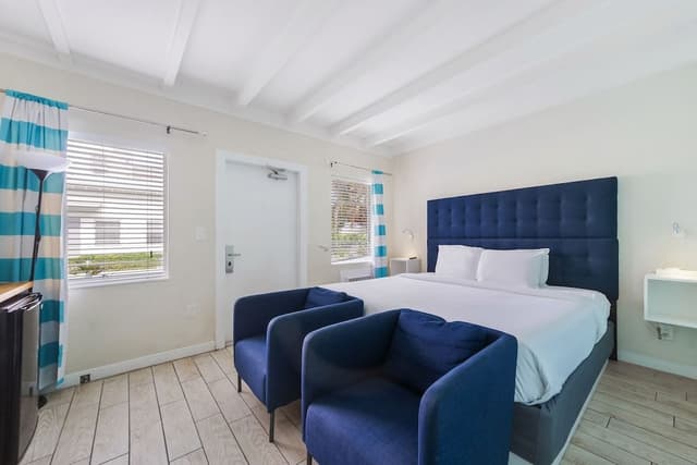 Standard Room, 1 King Bed, Private Bathroom (Self check-in)