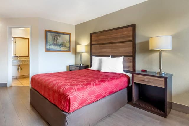 Standard Room, 1 Queen Bed, Non Smoking