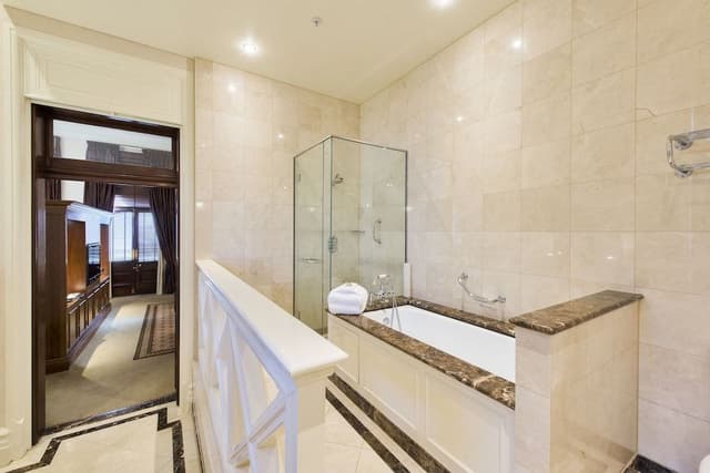 Suite, 1 King Bed