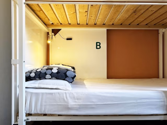 Shared Dormitory, Private Bathroom (6 people)
