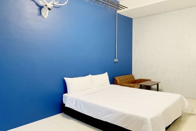 Double Room, No Windows