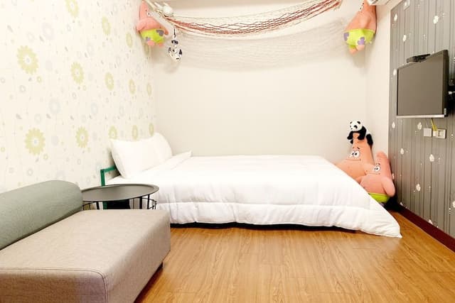 Double Room, No Windows