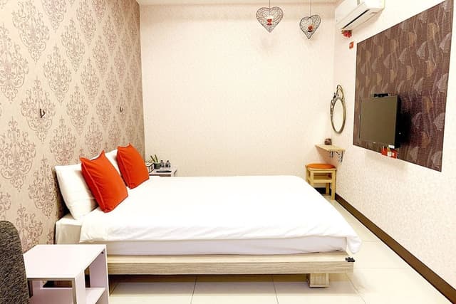 Double Room, No Windows
