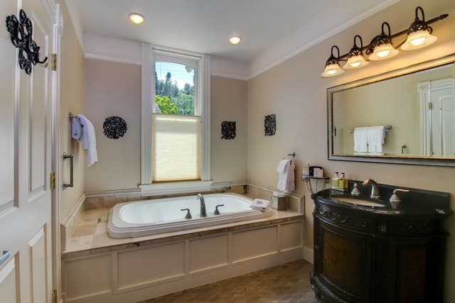 Suite, 1 King Bed (Fordyce)