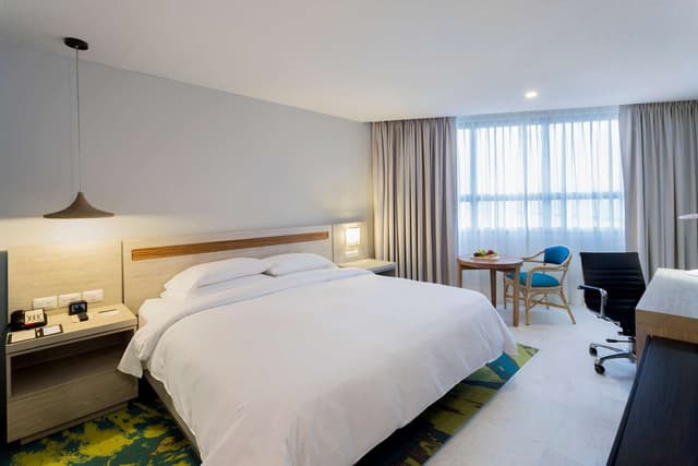1 KING BED-NONSMOKING INTERIOR VIEW