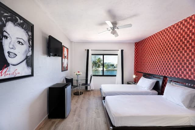 STANDARD TWIN ROOM