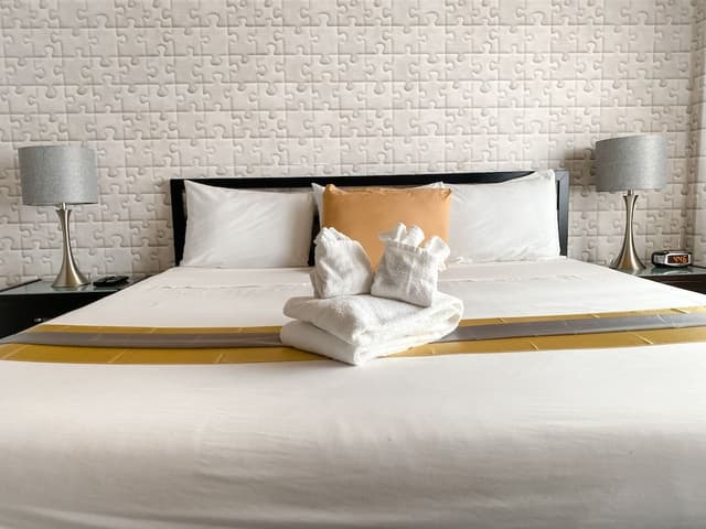 KING ROOM