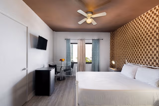 STANDARD QUEEN ROOM