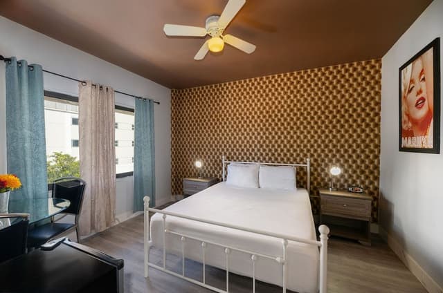 STANDARD QUEEN ROOM