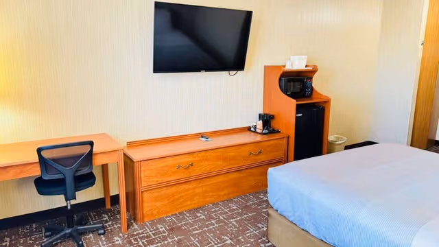 Standard Room, 1 Queen Bed, Non Smoking