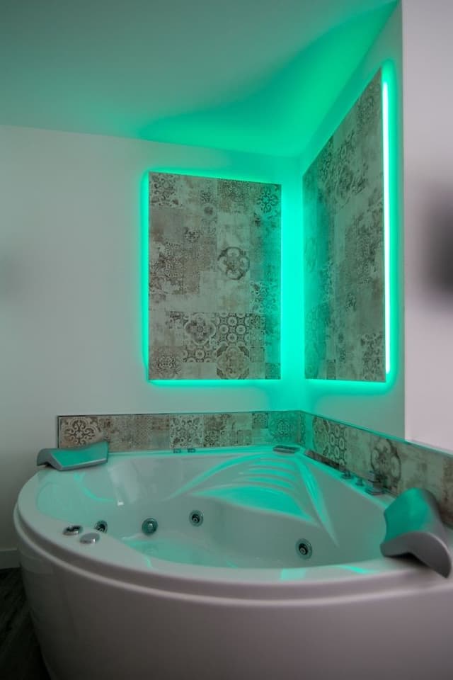 Deluxe Room, Jetted Tub