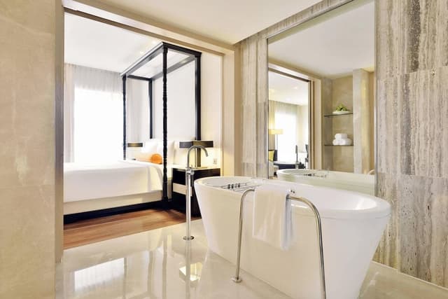 Executive Suite, 1 King Bed, Executive Level