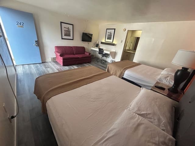 Suite, 2 Queen Beds, Non Smoking