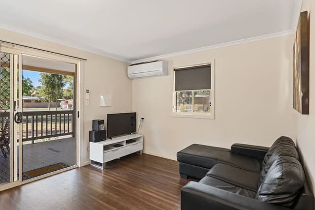 Deluxe 2 Bedroom Cabin - Sleeps 5