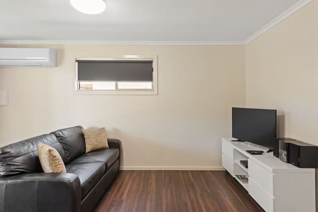 Deluxe 1 Bedroom Cabin - Sleeps 4