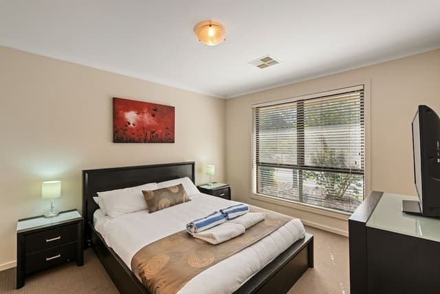 Deluxe 3 Bedroom House - Sleeps 6