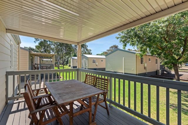 Deluxe 1 Bedroom Cabin - Sleeps 4
