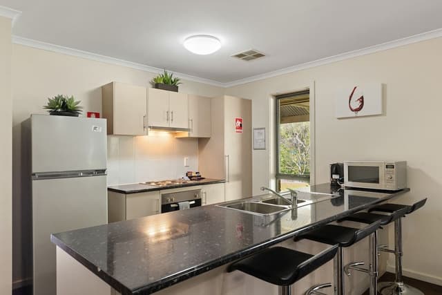 Deluxe 3 Bedroom House - Sleeps 6
