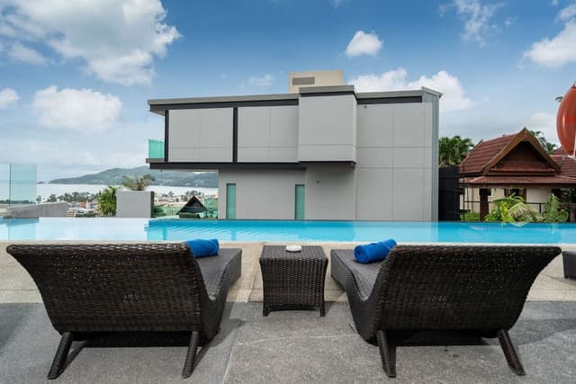 Premier Suite Pool Access
