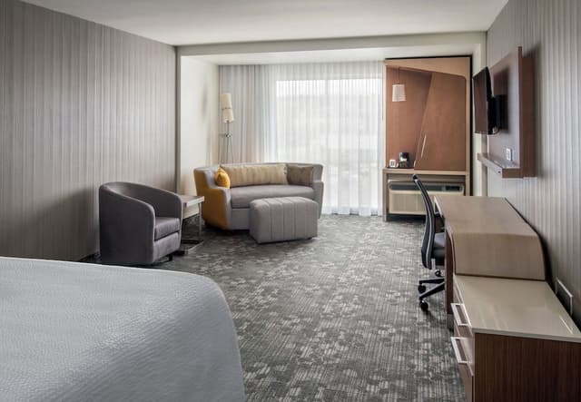 Room, 2 Queen Beds (Mobility/Hearing Access, Roll-In Shwr)