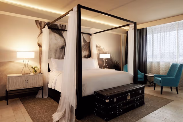 Archer King Mobility and Hearing-Accessible Suite with Balcony & Roll-in Shower
