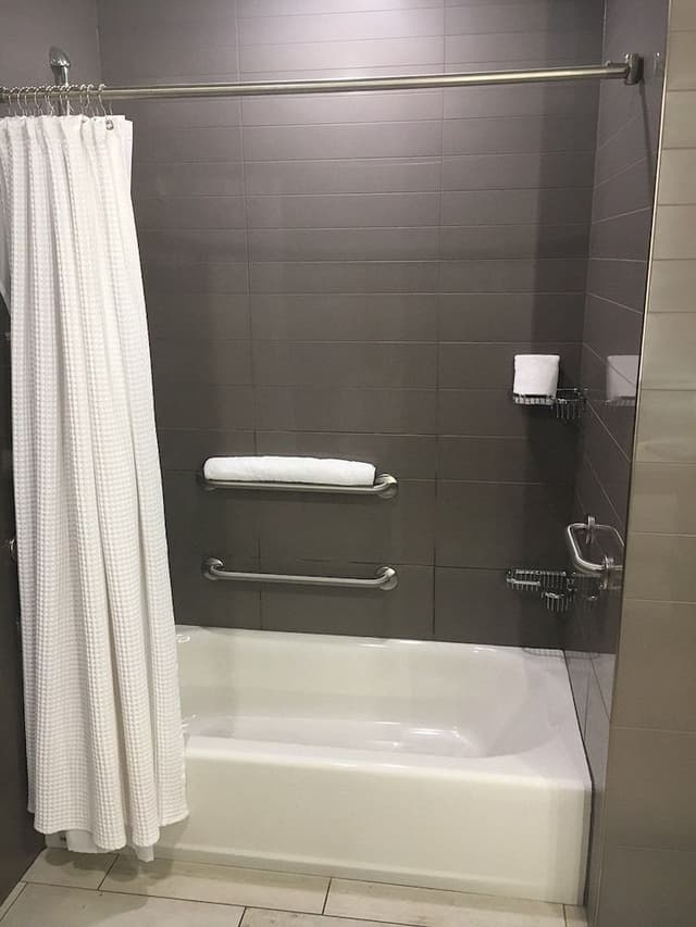 Classic King Mobility and Hearing-Accessible Guest Room with Tub