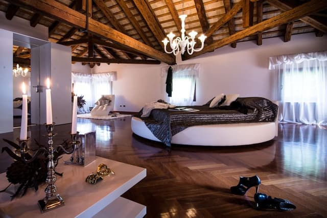 Suite, Jetted Tub
