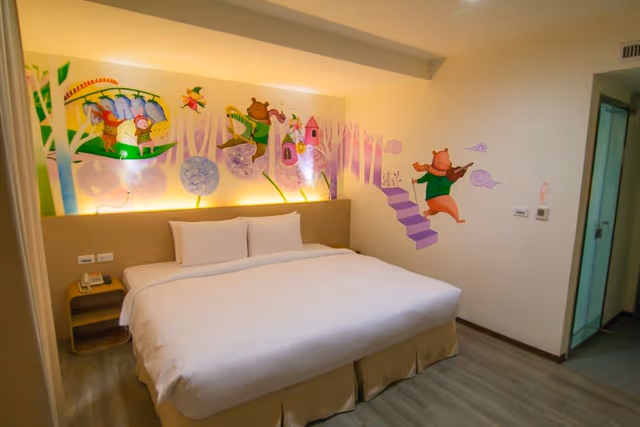 Deluxe Double Room, 1 King Bed (with shower)