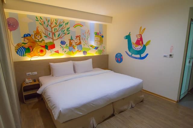 Deluxe Double Room, 1 King Bed (with bathtub)