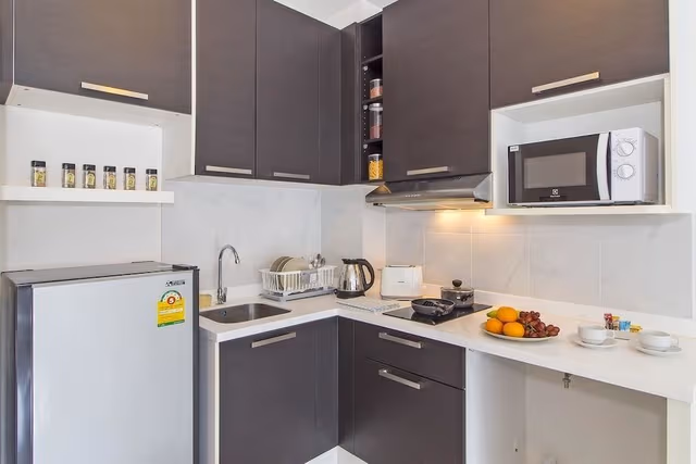 Deluxe Studio Suite, Kitchen, Garden View