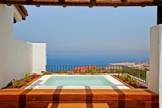Three-Bedroom Suite with Spa Bath and Sea View