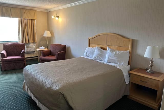 Deluxe Room, 1 Queen Bed, Smoking