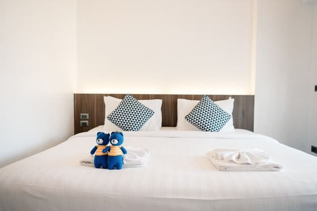 Deluxe King Room with Ensuite Bathroom