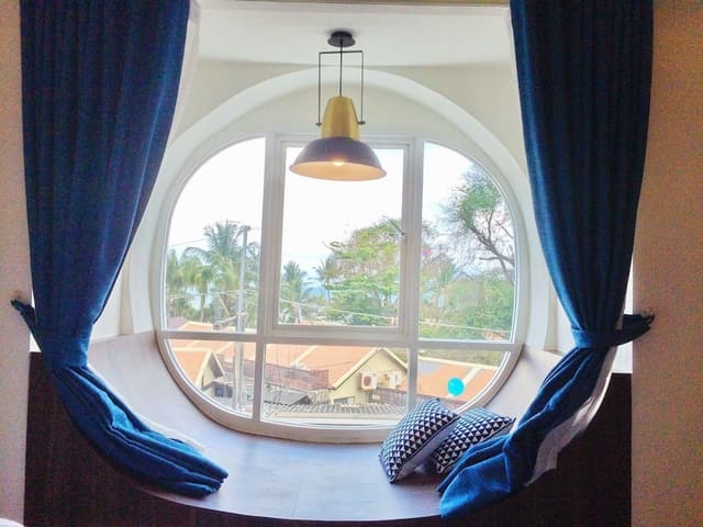 Deluxe King Room with Ensuite Bathroom