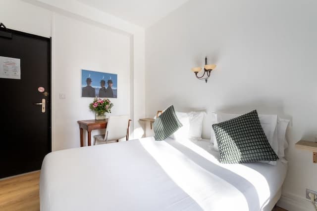 Double Room, Bathtub