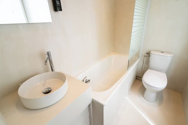 Double Room, Bathtub