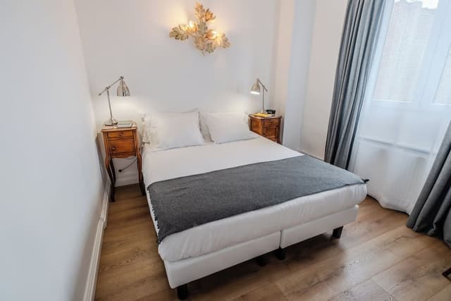 Double Room, Bathtub
