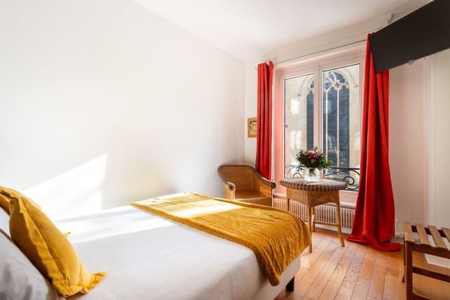 Double Room, Bathtub