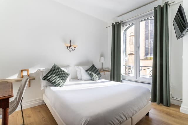 Double Room, Bathtub