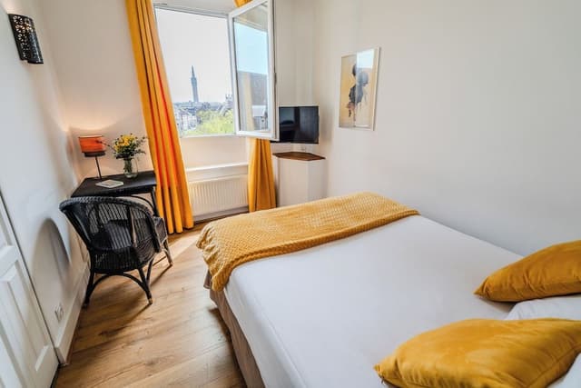 Double Room, Bathtub