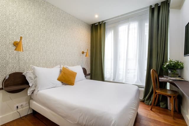 Classic Double Room, Shower
