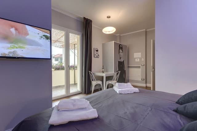 Studio, 1 Double or 2 Twin Beds (3rd floor, stair access only)