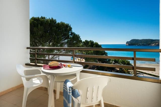Twin Room with Side Sea View (1)