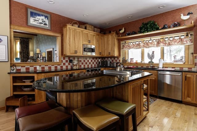 House, 6 Bedrooms