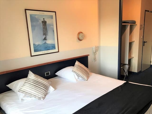 Standard Room, 1 Double or 2 Twin Beds