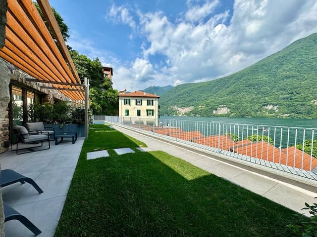Deluxe Suite, Lake View